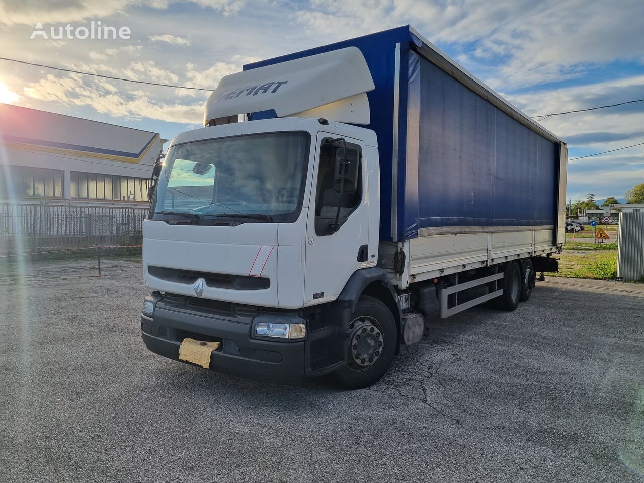 صندوق خلفي مغطى Renault 320