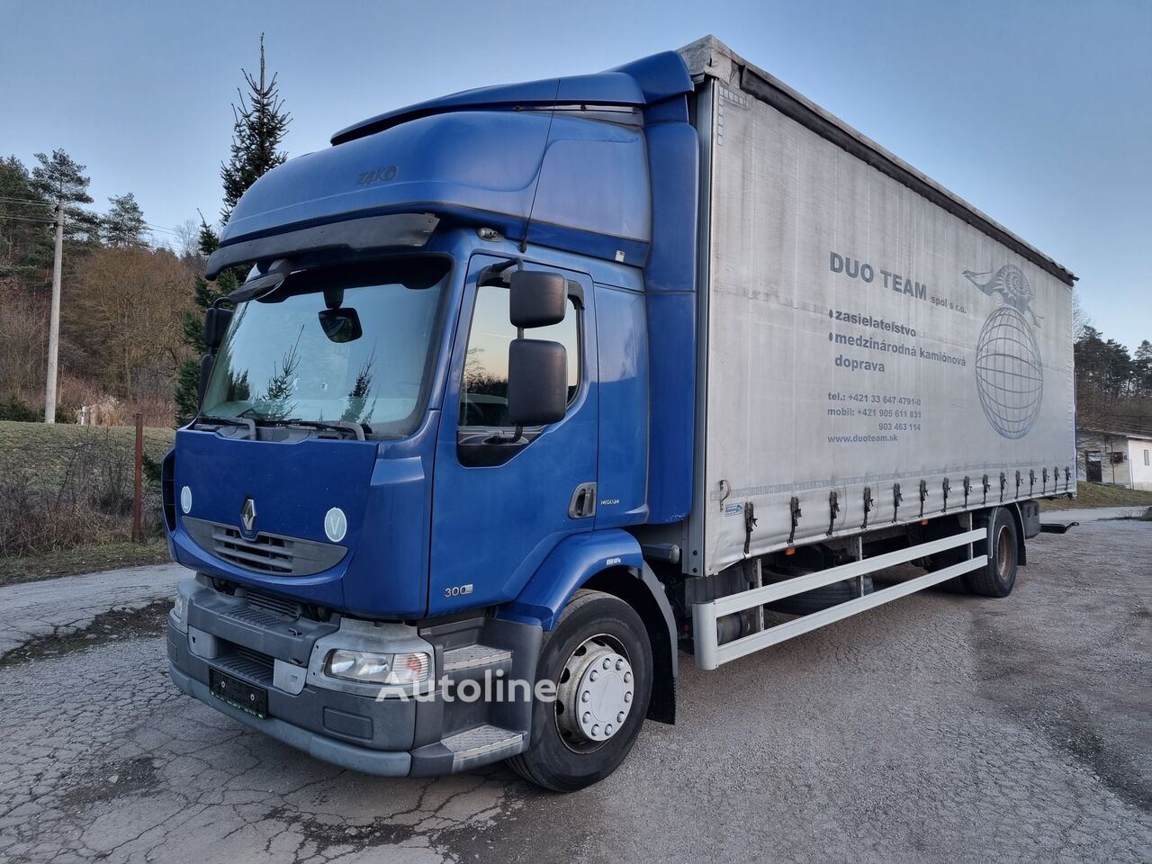 Renault MIDLUM 300.18 DXi 9m platform + LBW tilt truck