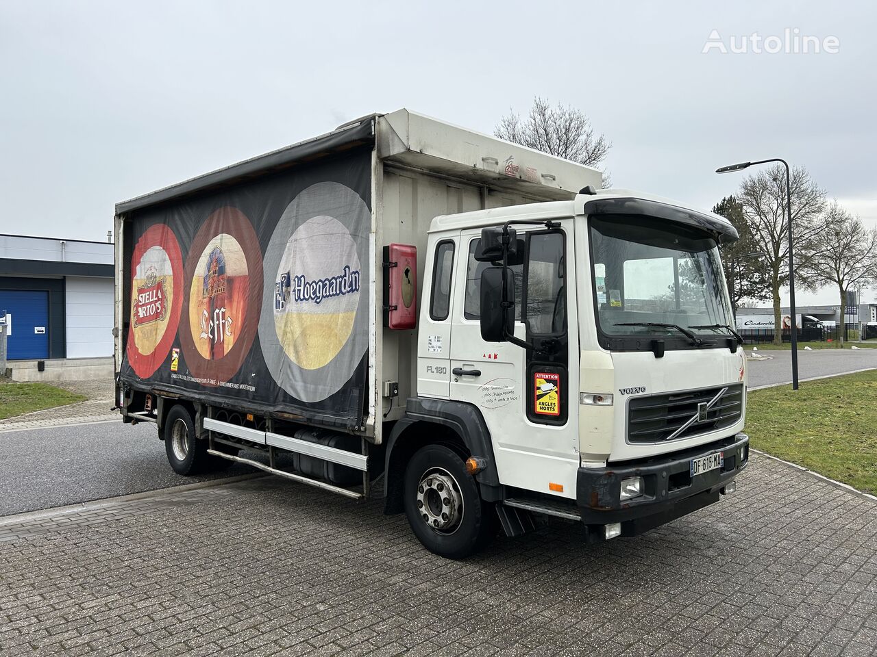 带防水布卡车 Volvo FL 180