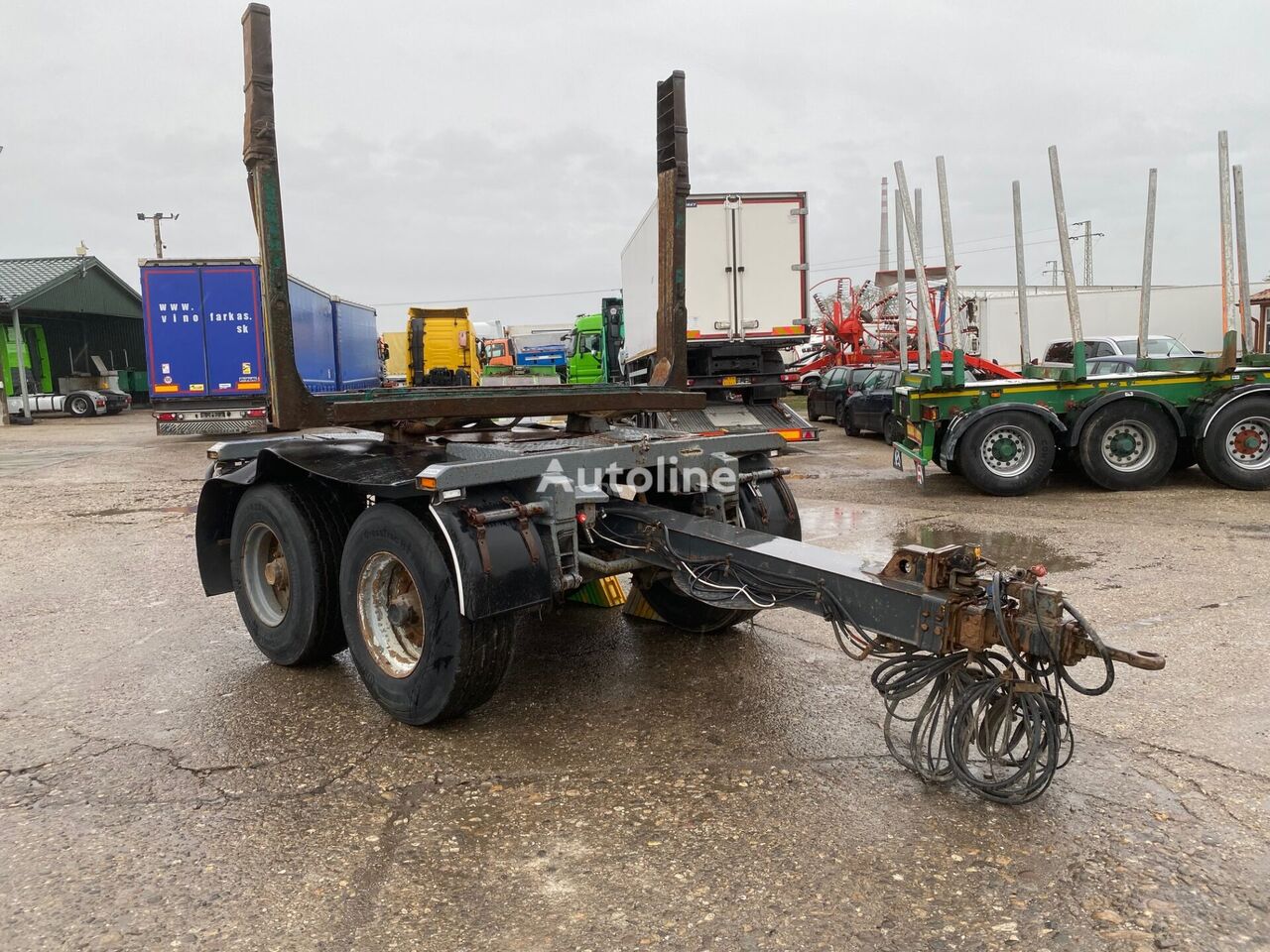 reboque de transporte de madeira Umikov VIN 009