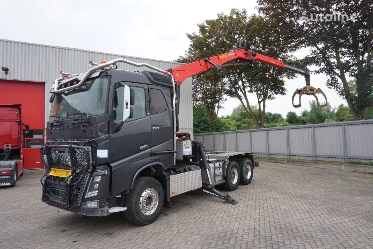 damaged Volvo FH16-750 / ENGINE RUNNING / 6x4 / RETARDER / BIG AXLE / VEB+ / P timber truck