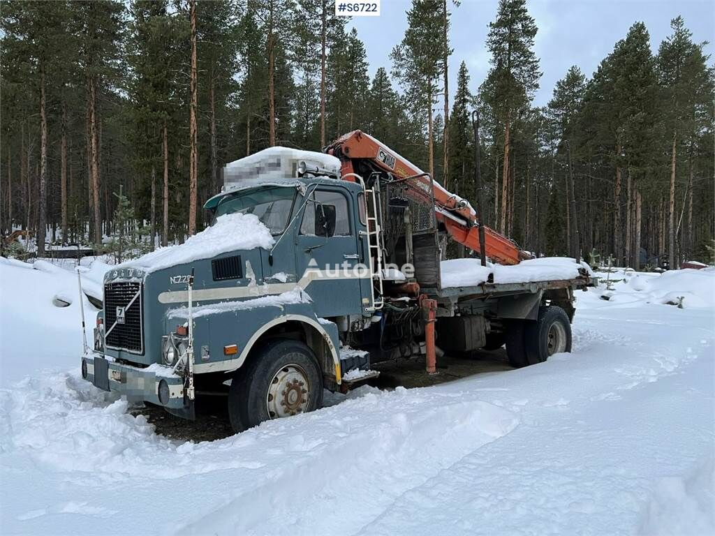 ciężarówka do przewozu drewna Volvo NO7-4X2-50-1-V med F7 Kran