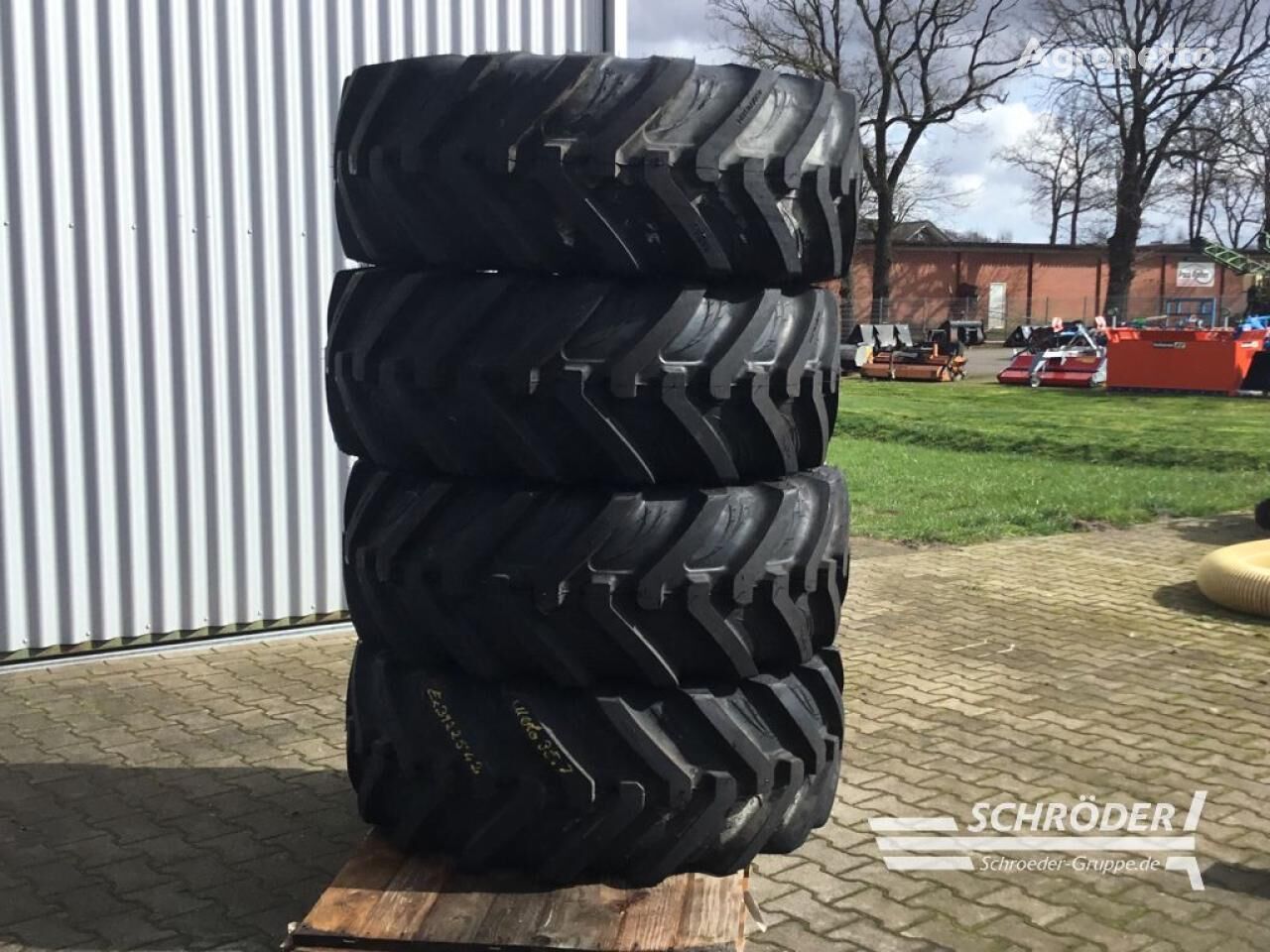 new 4 DECKEN 460/70 R24 tractor tire