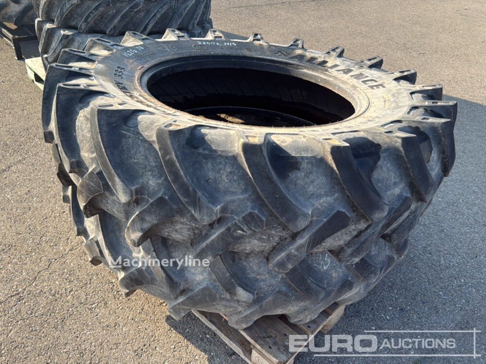 Pnevmatika za čelni nakladač Alliance Pallet of 480/85-34 Tyres (2 of) naprodaj | Machineryline SI Pnevmatika za čelni nakladač Alliance Pallet of 480/85-34 Tyres (2 of) - Machineryline