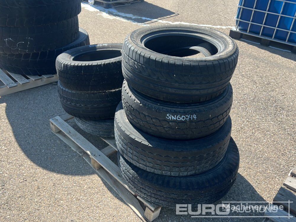 pneu pour chargeuse sur pneus Assortment of Tyres (7 of) / Neumáticos