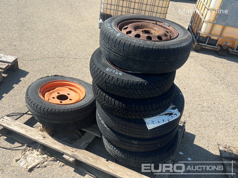 Assortment of Wheels (8 of) / Ruedas wheel loader tire