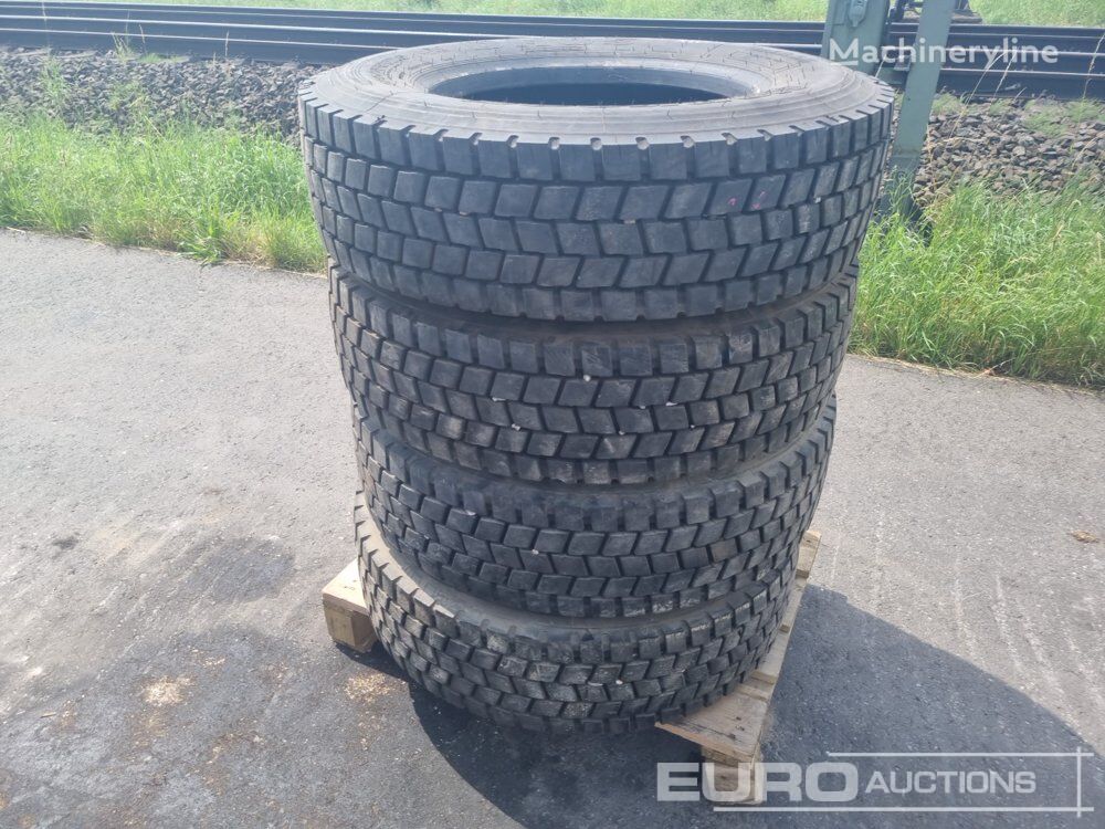 pneu pour chargeuse sur pneus Hankook 225/75R17.5 Tyres (4 of)