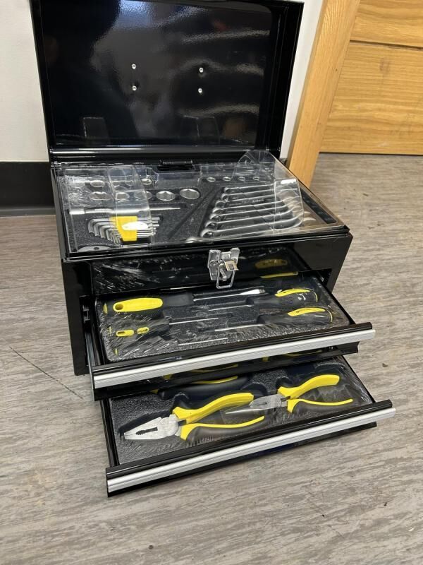 New 100 Piece Tool Kit hand tool set