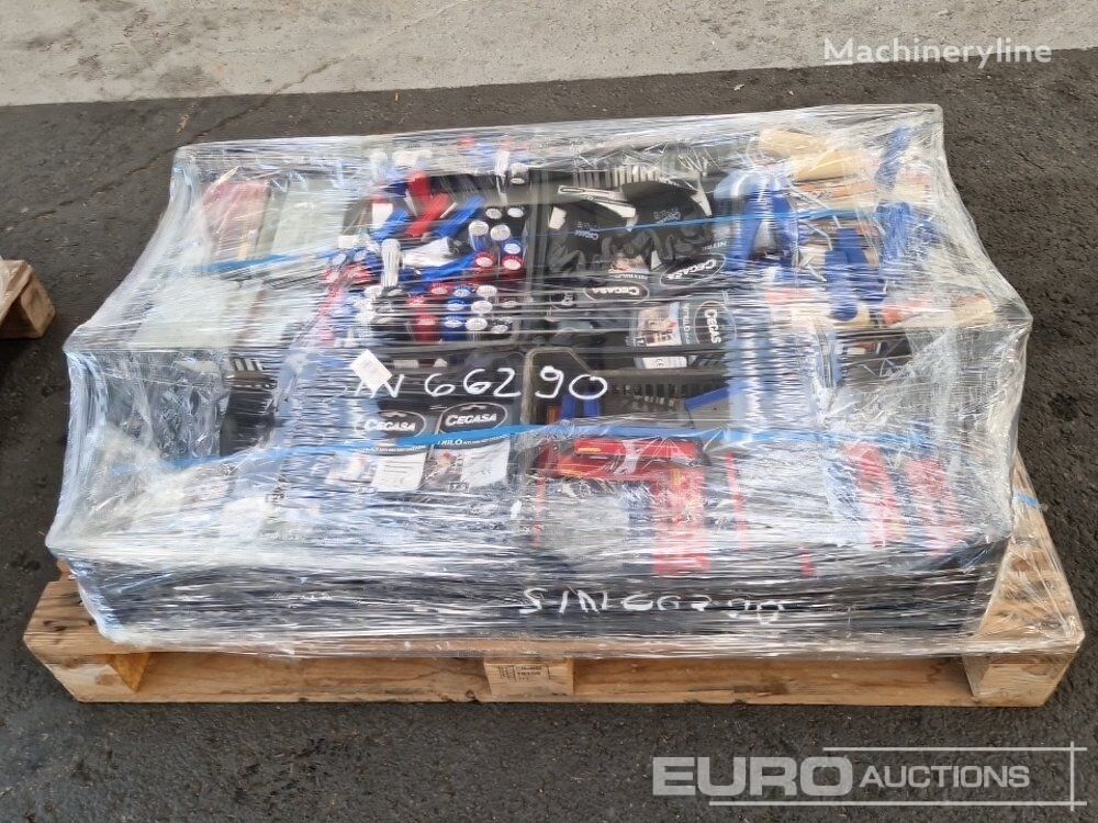 novi Pallet of Nitrile Gloves, Flashlights, Filler Knives, Paint Roll alat za farbanje