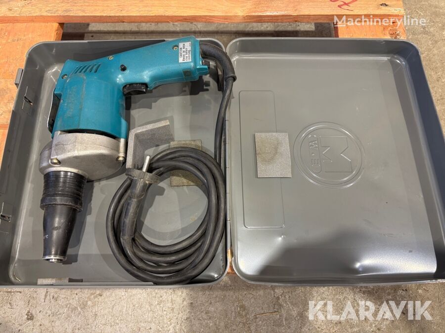 Makita 6802BV power drill