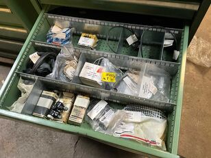 Купить шкаф для инструментов New Holland Ladekast met inhoud wisselstukken - Изображение 5 | Machineryline UA Шкаф для инструментов New Holland Ladekast met inhoud wisselstukken | Изображение 5 - Machineryline