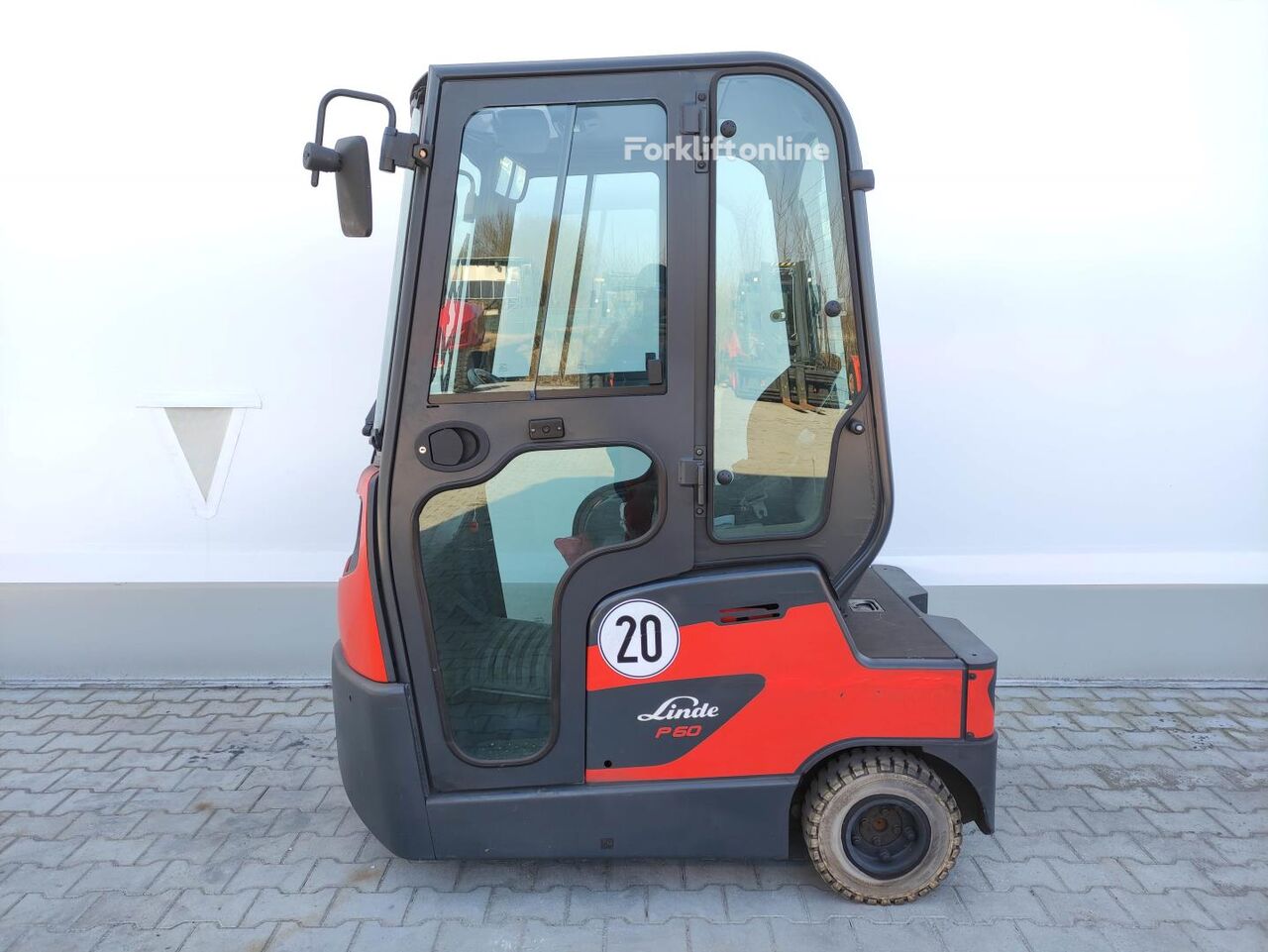 Linde P60 tow tractor