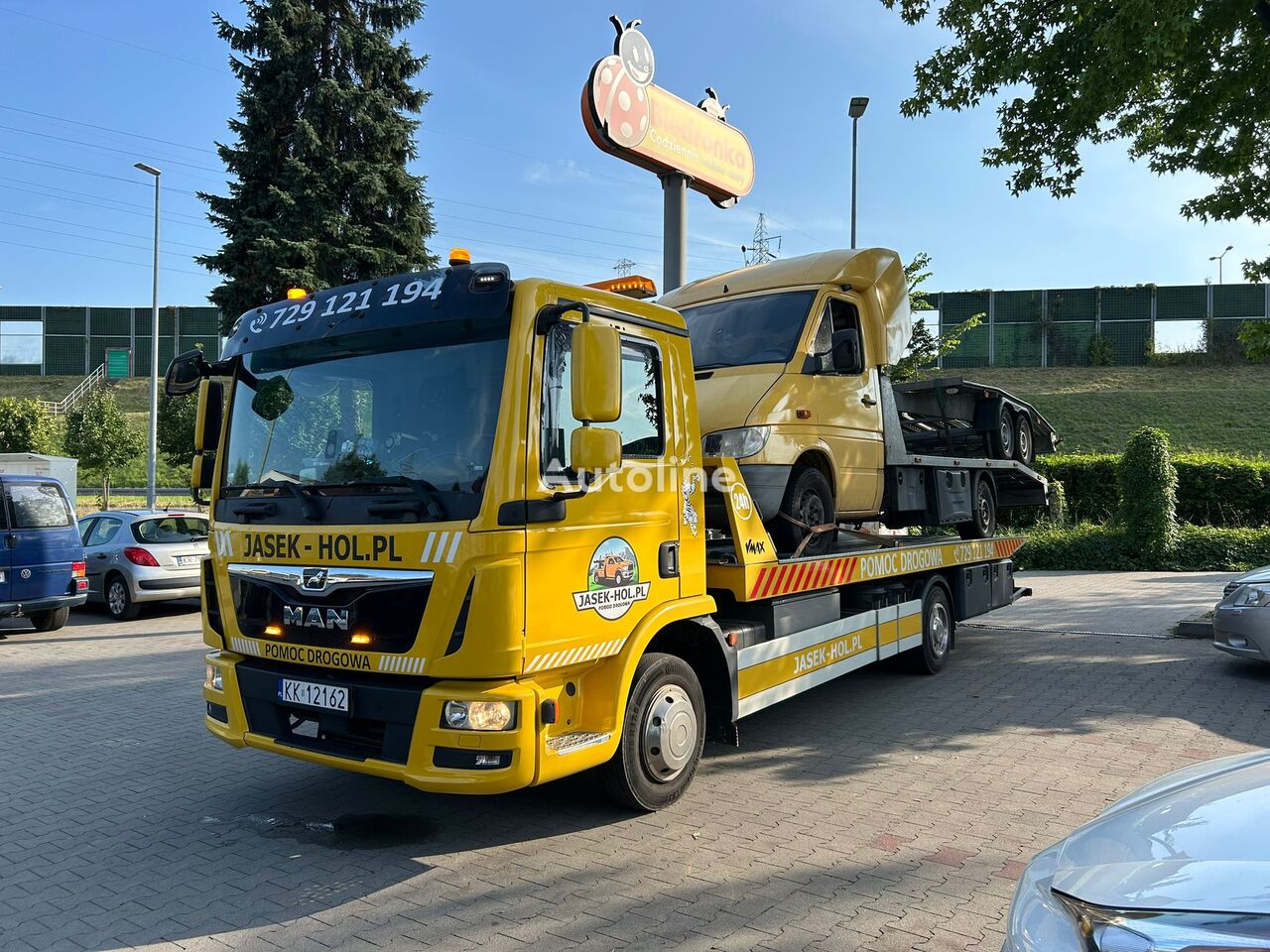 MAN TGL 8.220 tow truck