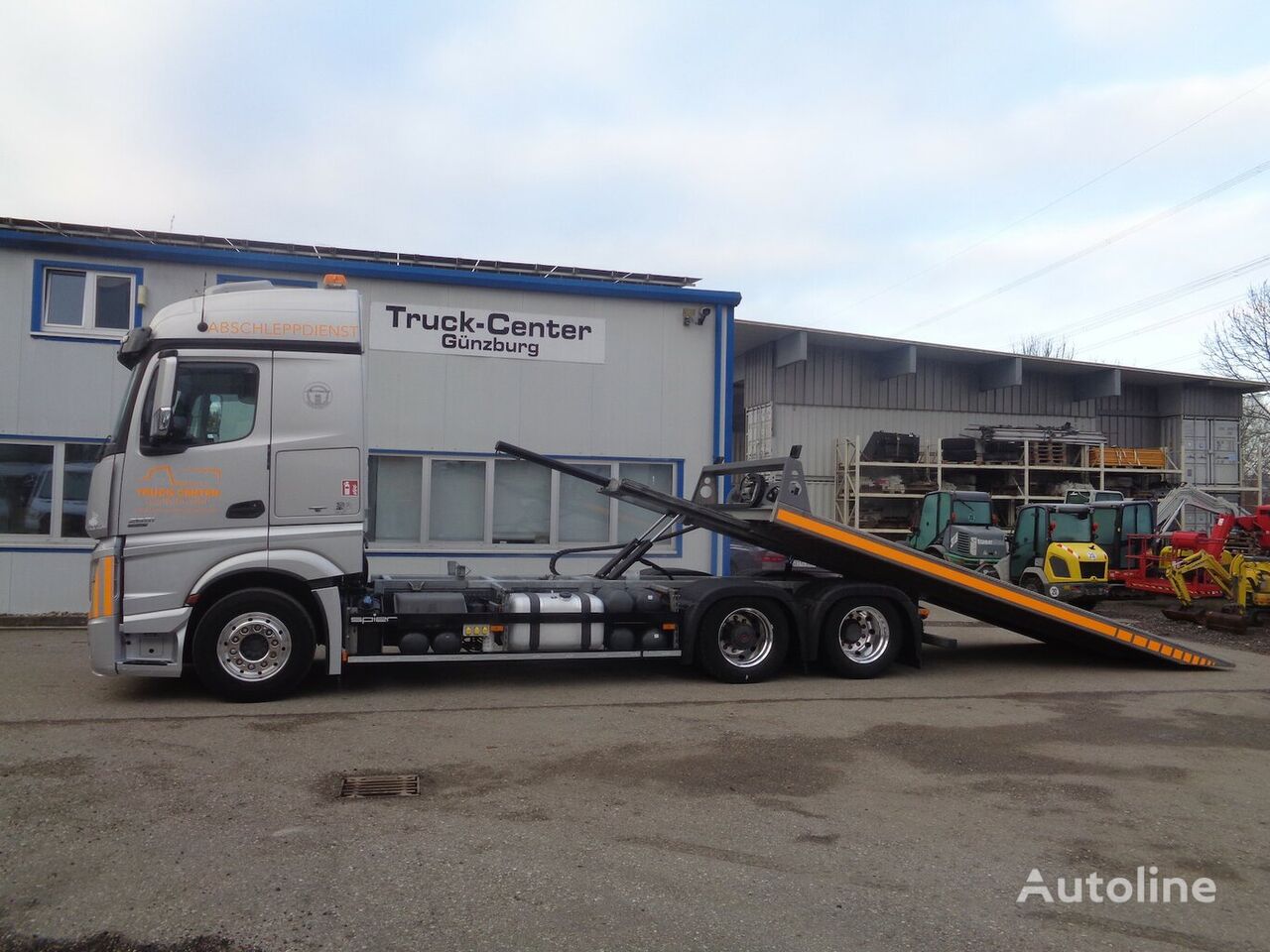 سحب شاحنة Mercedes-Benz Actros 2651 LL 6x2 8 Tonnen Plateau