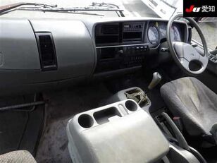 Mitsubishi KC-FM652H tow truck