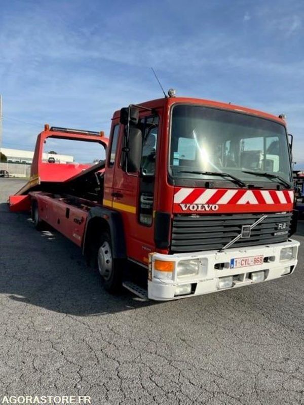 Volvo FL6 grúa portacoches