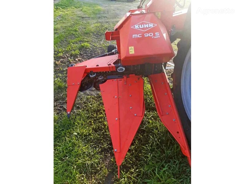 Kuhn 90 S Twin trailed forage harvester