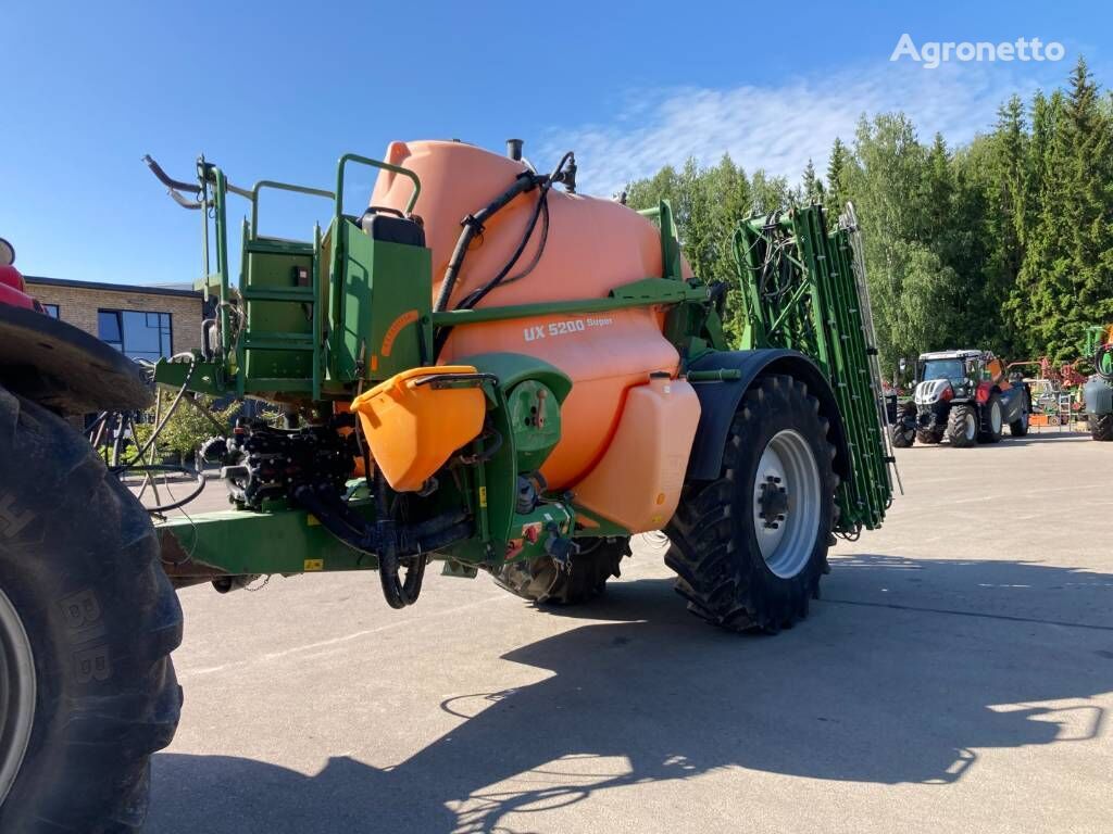 Amazone UX 5200 trailed sprayer