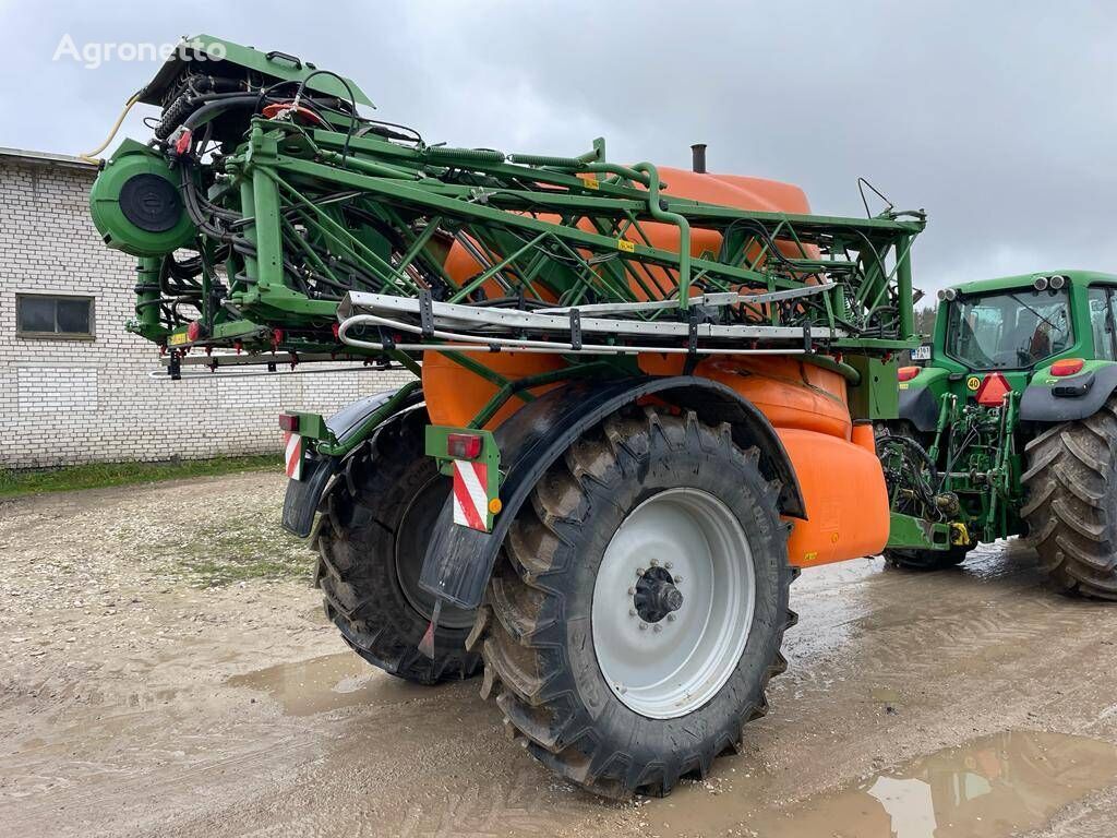 Amazone UX 6200 trailed sprayer