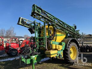 John Deere 832 TRSP trailed sprayer