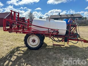 Lindus 12M trailed sprayer