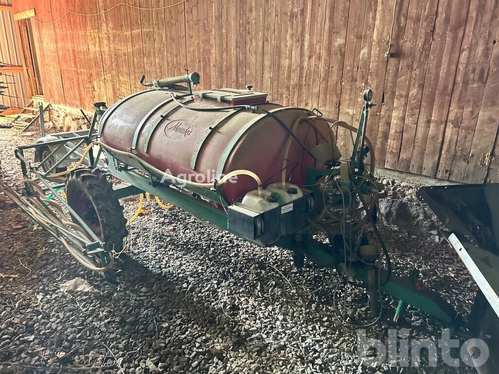 Pulvérisateur traîné Moteska 1500/12 - Agroline