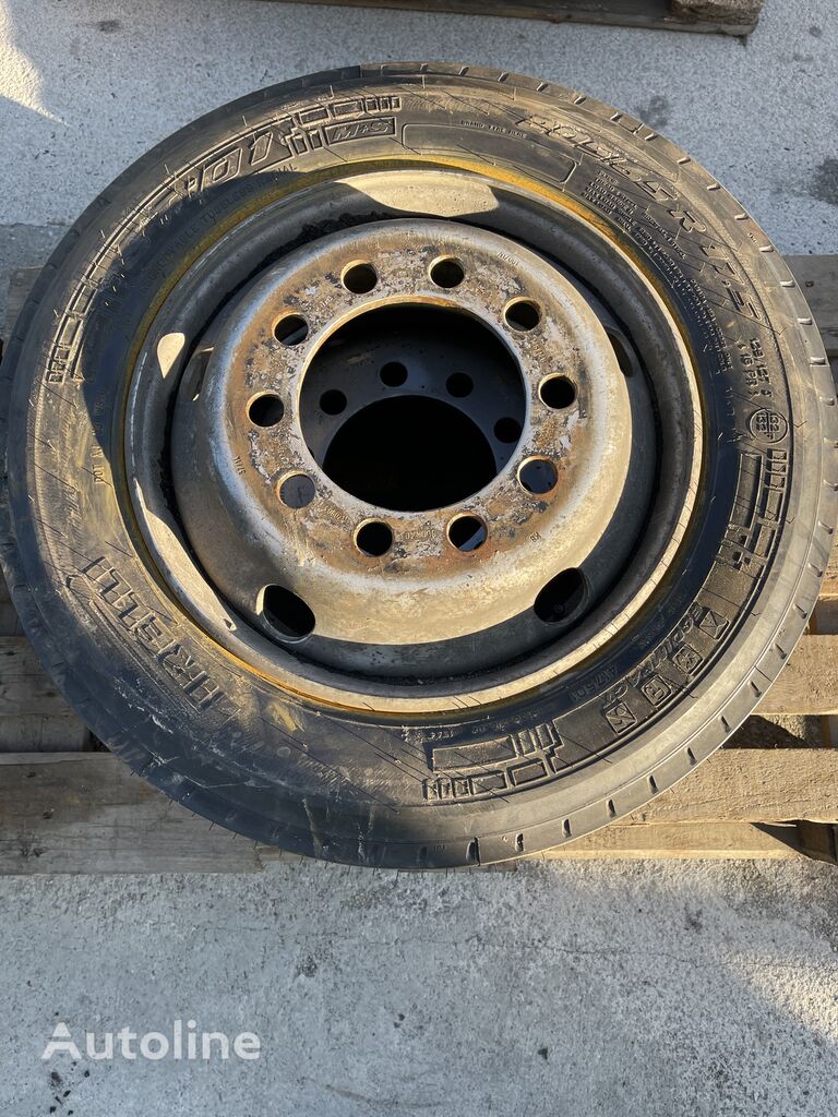 Pirelli ST01 truck tire