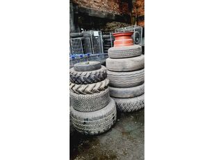 грузовая шина Vrachtwagenbanden met en zonder velgen (35x)