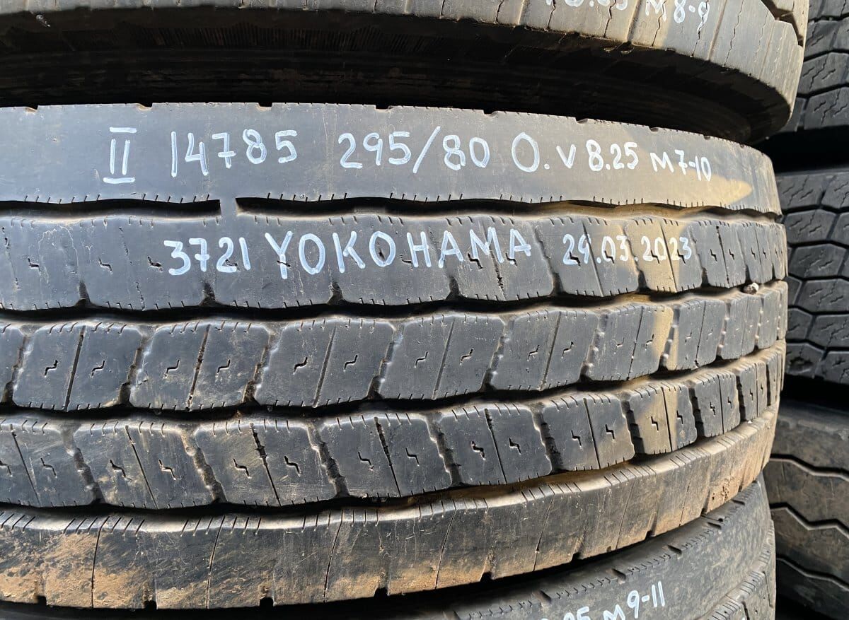 Yokohama 295/80 R 22.5 トラックのタイヤ