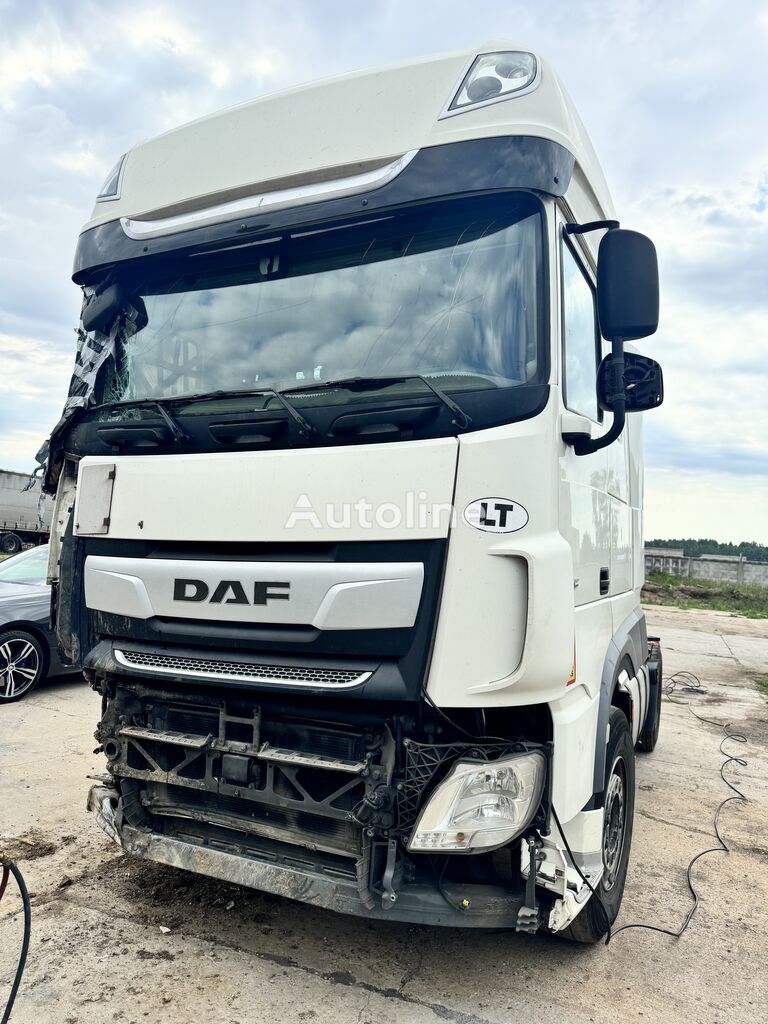 damaged DAF truck tractor