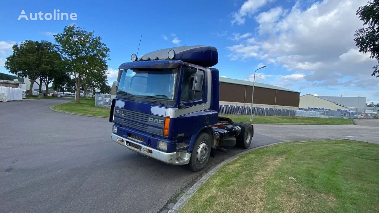 camião tractor DAF 75 300