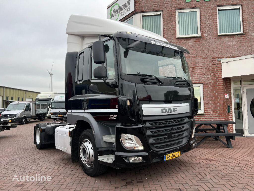 τράκτορας DAF CF 400 CF400 4X2 SLAAPCABINE MET RUIT IN DE ACHTERWAND HOLLAND T