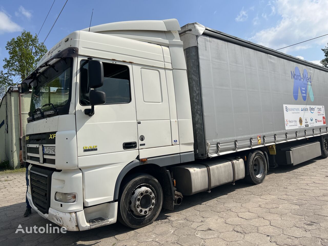 DAF XF 105 410 truck tractor