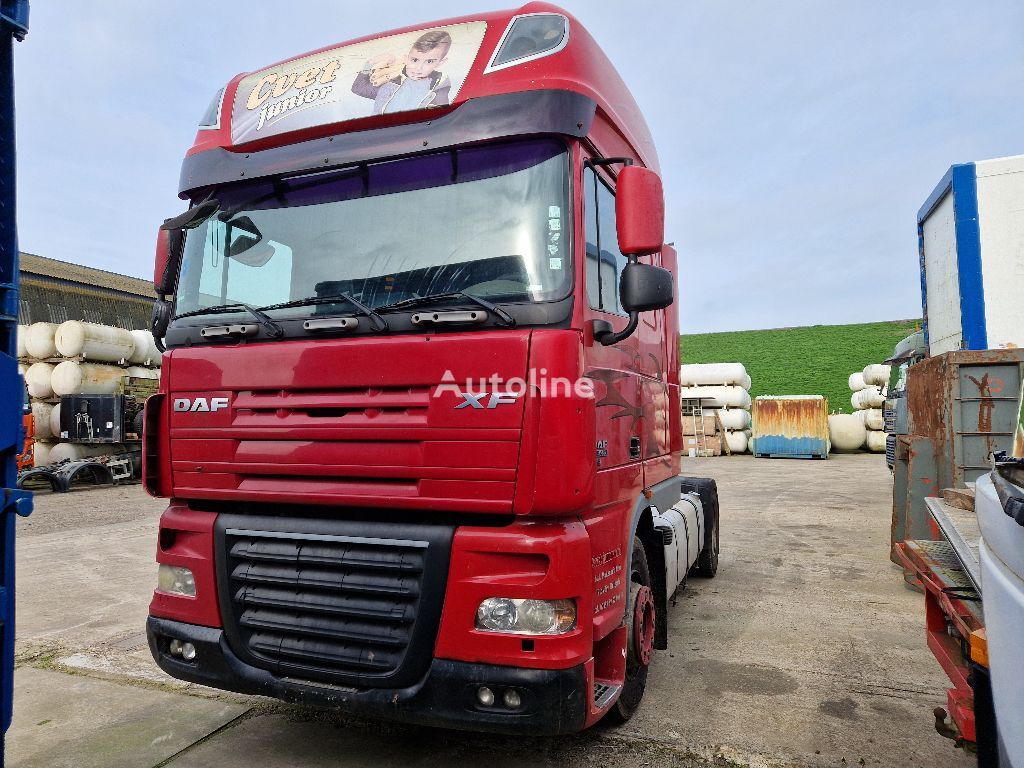 DAF XF 105.460 truck tractor