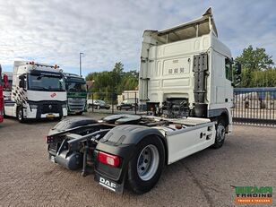 cami&atilde;o tractor DAF XF 105.510 4x2 SpaceCab Euro5 - Side Skirts - Air Conditioning -