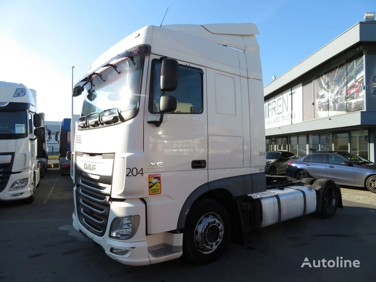 sadulveok DAF XF 440 FT SPACE CAB LOW DECK