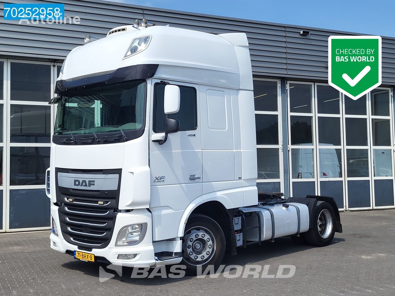 DAF XF 460 4X2 NL-Truck SSC 2x Tanks Standairco truck tractor