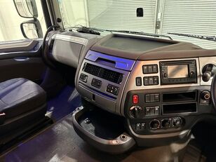 DAF XF 460 4x2 Super Space Cab Tractor Unit truck tractor for sale - Image 82 | Autoline SG DAF XF 460 4x2 Super Space Cab Tractor Unit truck tractor | Image 82 - Autoline
