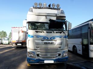 damaged DAF XF 530 truck tractor