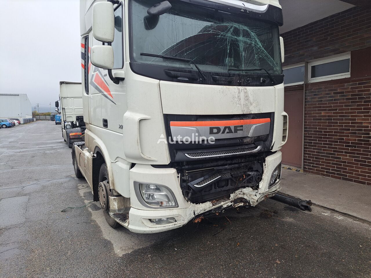 damaged DAF XF106 480 SSC truck tractor