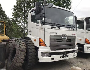 السيارات القاطرة Hino 700