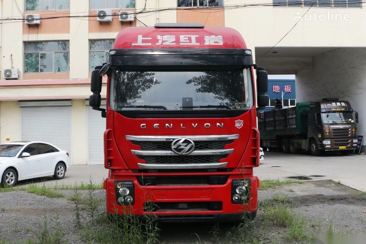 камион влекач IVECO