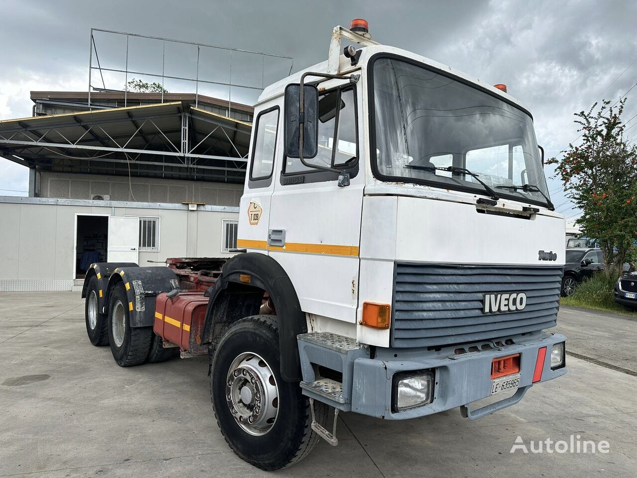 tracteur routier IVECO 330 36