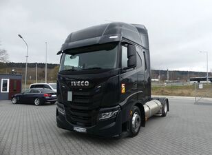 IVECO S-WAY 460 LNG / EURO 6 / STANDARD / AUTOMAT Sattelzugmaschine