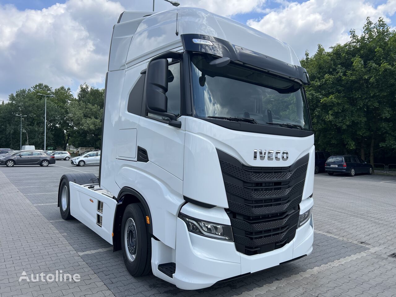 нов влекач IVECO S-Way 490