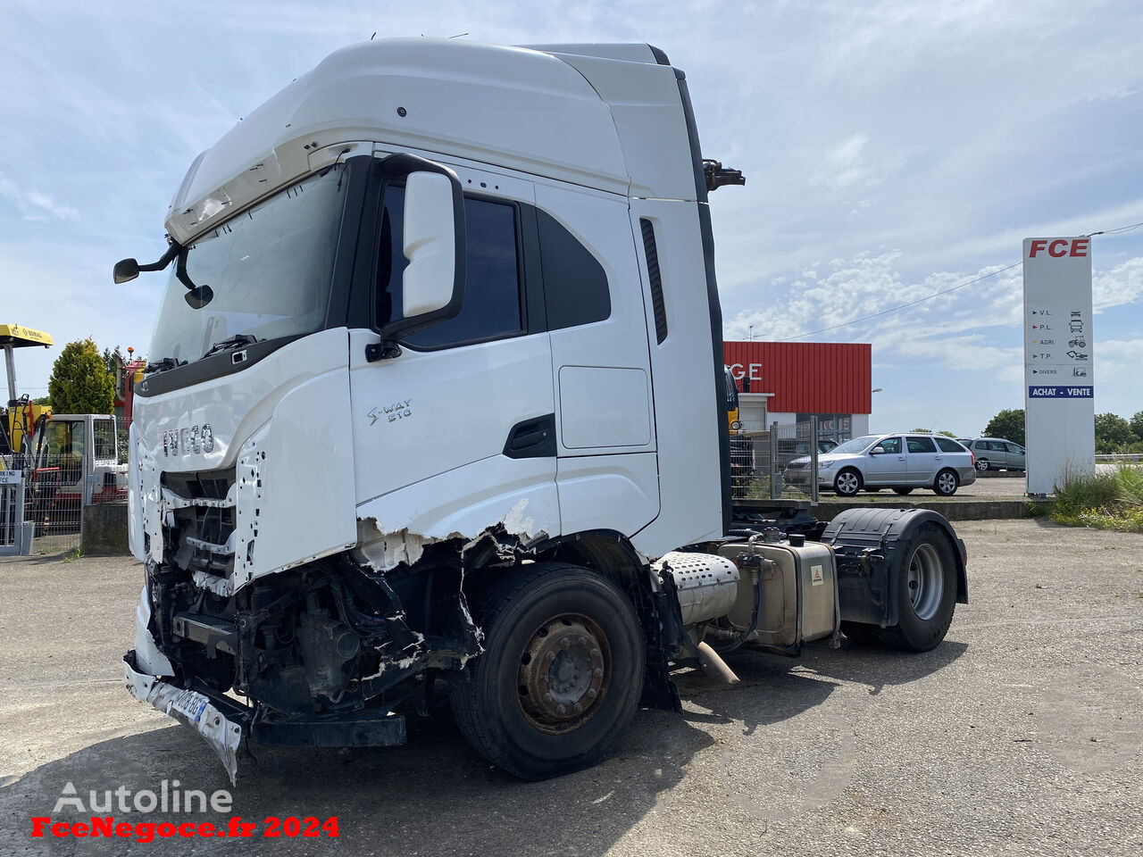 damaged IVECO STRALIS-S/WAY 510 truck tractor