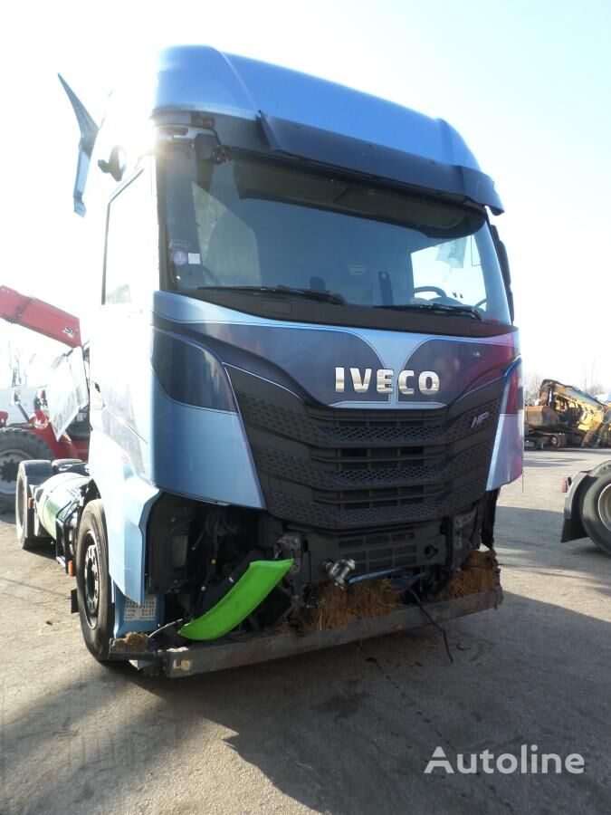 damaged IVECO Stralis S-WAY 460NP truck tractor