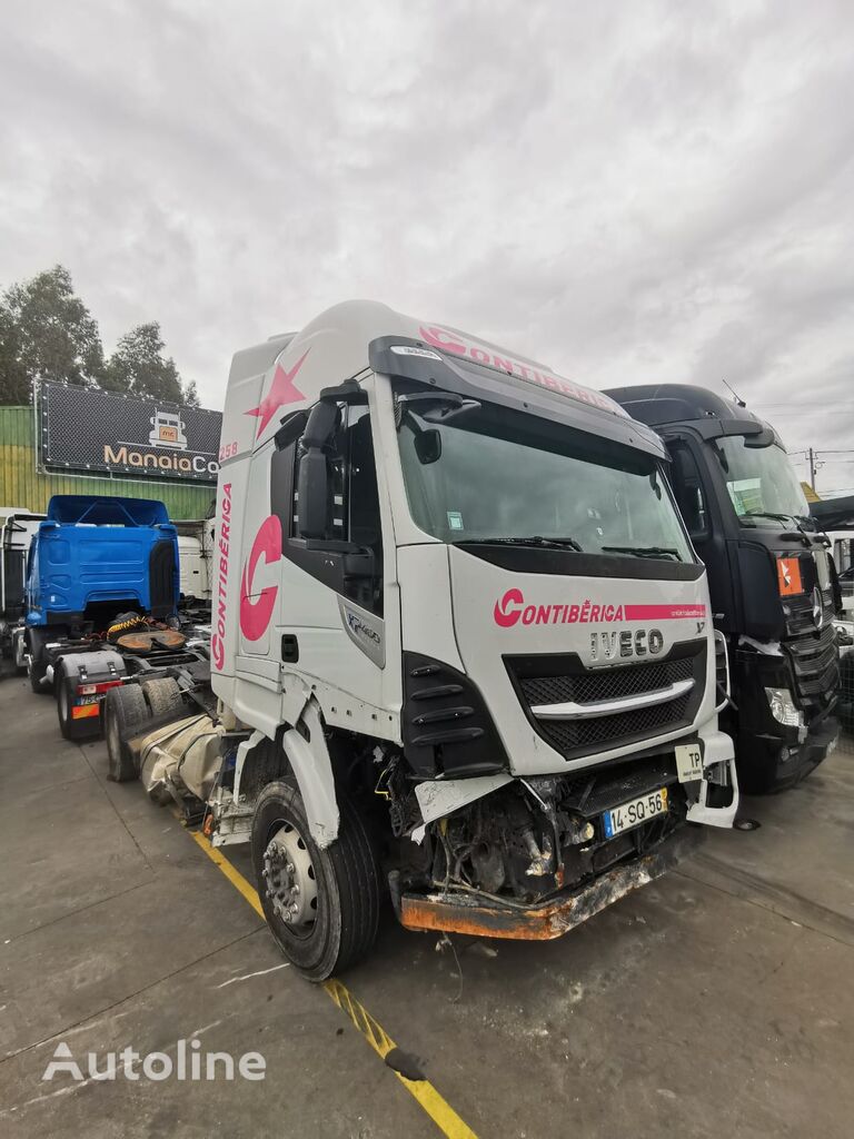 đầu kéo IVECO Strallis XP 45 / 440S46 AS STRAL.MY2016 bị hư hại