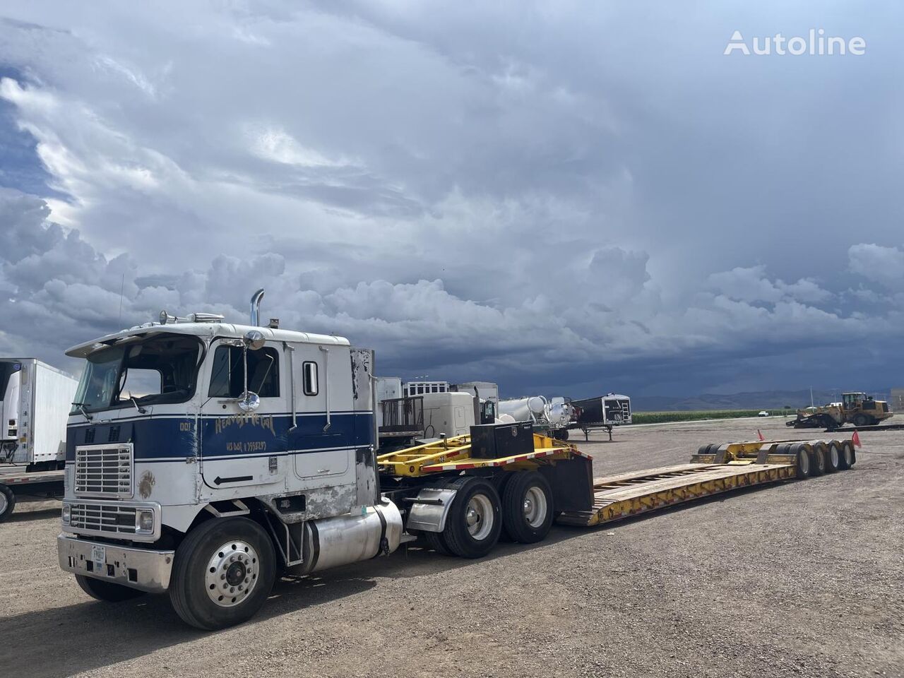 International 9600 truck tractor