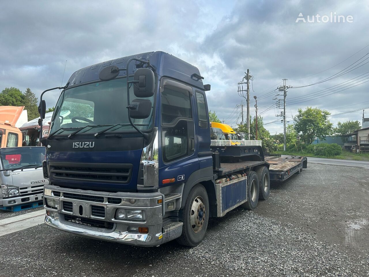 tracteur routier Isuzu Giga low bed Trailer + semi-remorque porte-engins